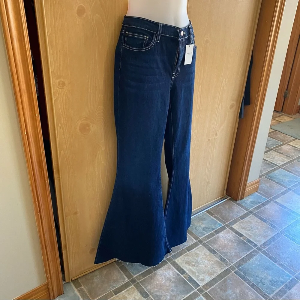 Forever 21 • Low-Rise Dark Wash Raw Hem Flare Jeans - Picture 8 of 16